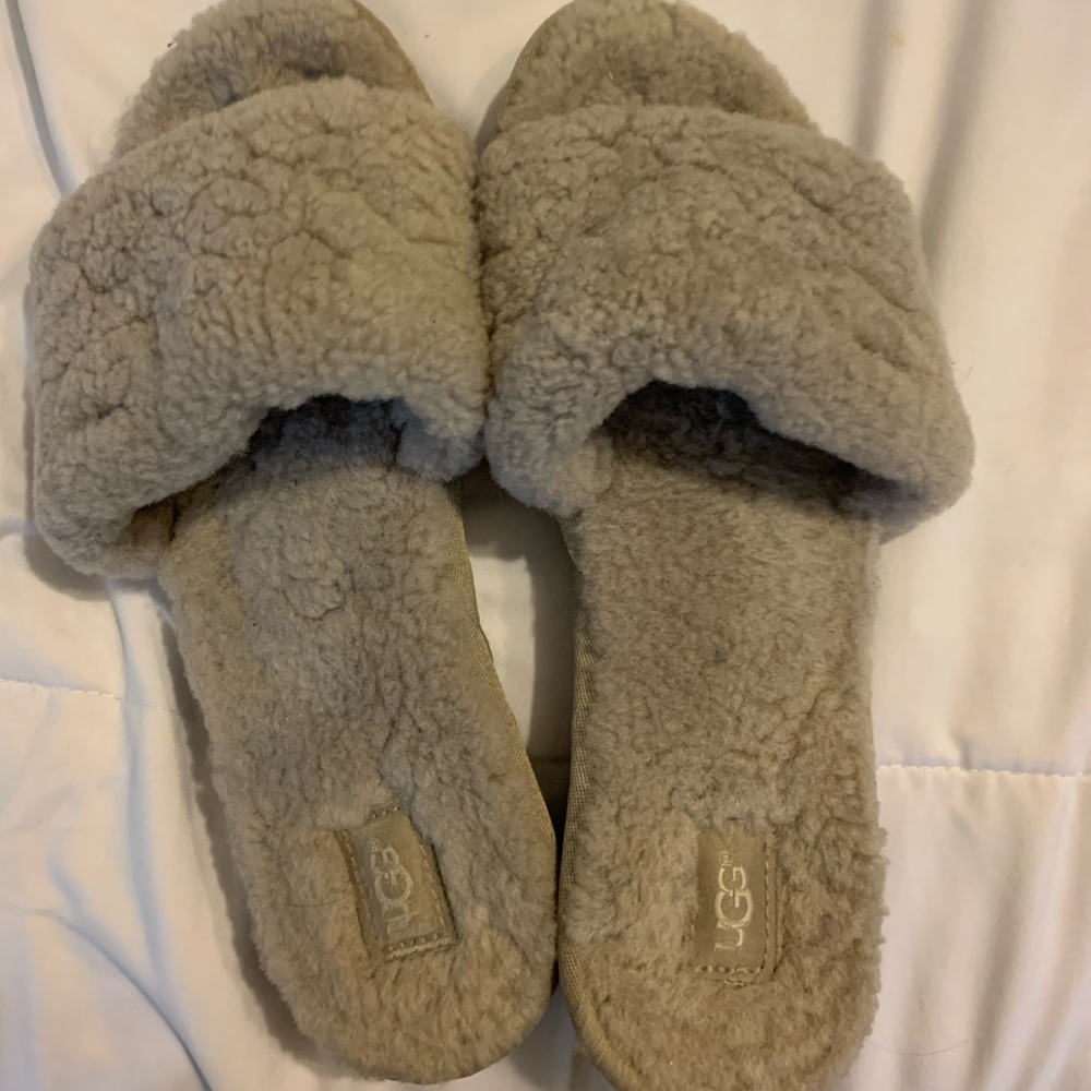 UGG woman’s slide in slippers